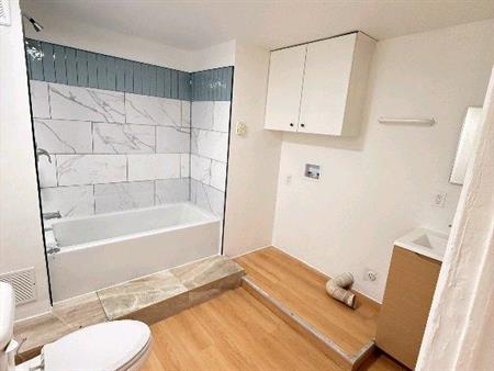 Beau 4 1/2 rénové, disponible dès maintenant