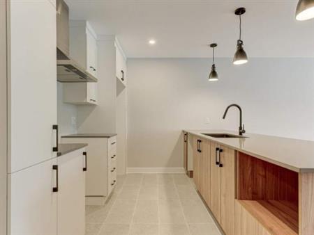 2 CH - 1 SDB - Granby - $1,600 /mo