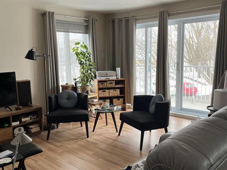 Très Lumineux Et Endroit Calme