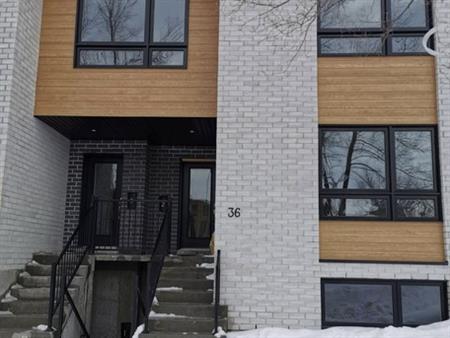 Beau 3 ½ Très Lumineux à Louer