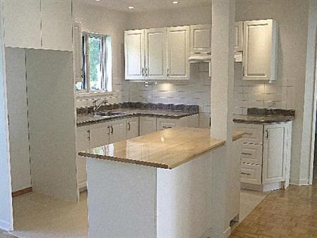 4 1/2 Laval, Duvernay Est, St-Vincent de Paul. Près du Pont A25.