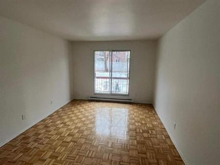 1 CH - 1 SDB - Saint-Eustache - $1,200 /mo