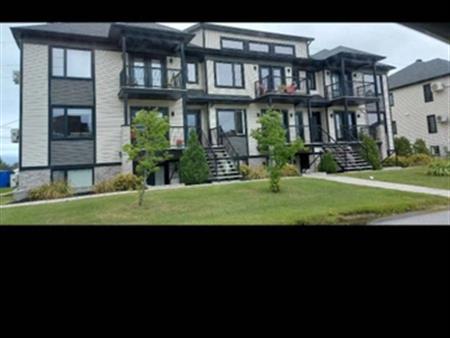 Superbe Condo 4 1/2 Pour Gens 50 Ans Et