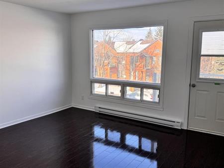 5 1/2 à Louer – Haut De Duplex – Anjou