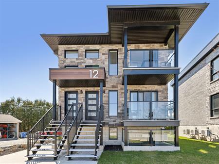 Magnifique Condo Moderne à Louer