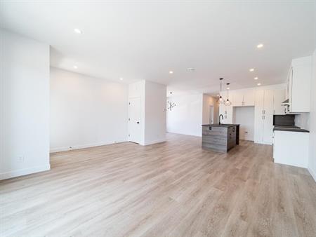 4 1/2 à louer à Cowansville, Spacieux logement, disponible maintenant et pour juillet, animaux acceptés