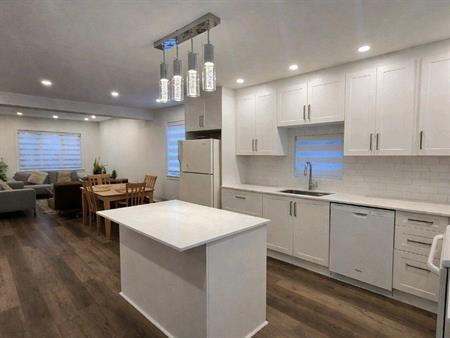 Grand 8 1/2 ( 4 chambres et 2 salles de bains) Vieux-Chambly