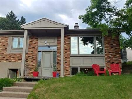 Maison avec grand jardin à louer (St Foy), 1 mois minimum