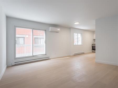 3.5 Renové Près De Bus/supermarché