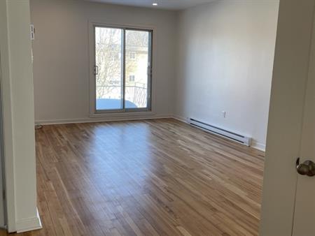 Logement Spacieux Et Ensoleillé