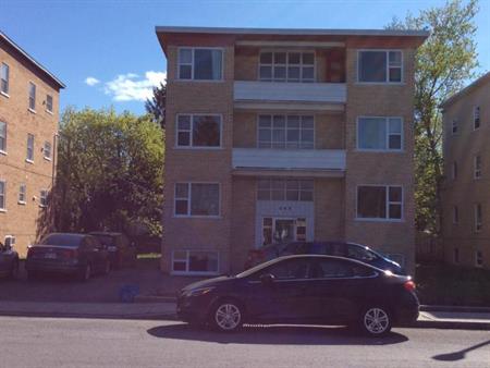 4 1/2 (1090$/mois), à louer, PARC MYRAND, 2 pas Univ. Laval et CEGEP, près de tout service, AUBAINE, Tranquillité absolue