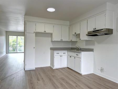 4 1/2 rénové à Pointe-aux-Trembles - Juillet - Internet inclus