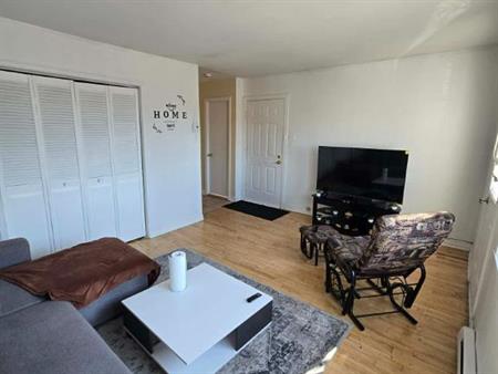 Beau 7 1/2 près de TOUT !!!