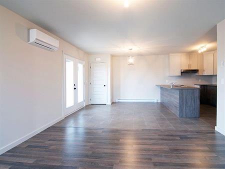 1er Avril - 5 1/2 dans un quadruplex Rock Forest (Sherbrooke)