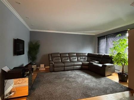 Grand 5 et demi dans un duplex a Lasalle