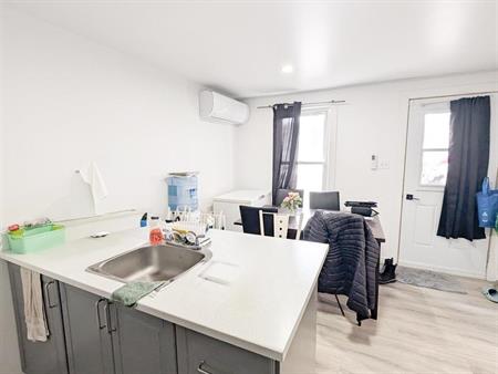 Immeuble - 261-265 Codère 4 ½ à Louer – Secteur Cégep