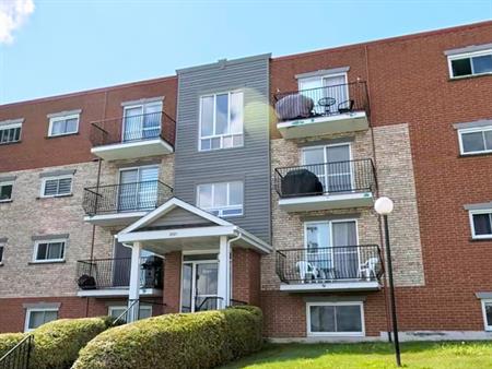 BEAU 4 1/2 | CHAUFFAGE-EAU CHAUDE