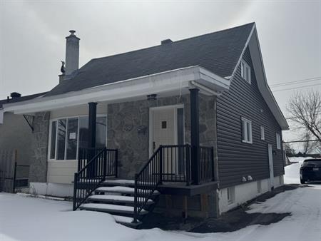 Très Beau 4 ½ Fraîchement Rénové