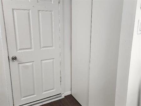 Studio à louer style garçonnière