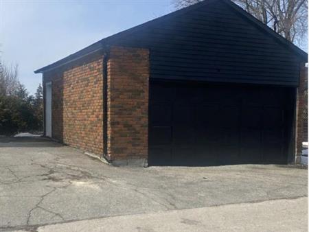 Garage à Louer $200 / Mois