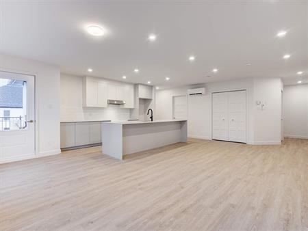 2 CH - 1 SDB - Huntingdon - $1,250 /mo