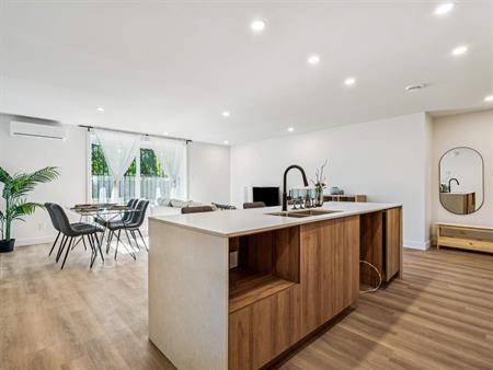 3 CH - 1 SDB - Huntingdon - $1,350 /mo