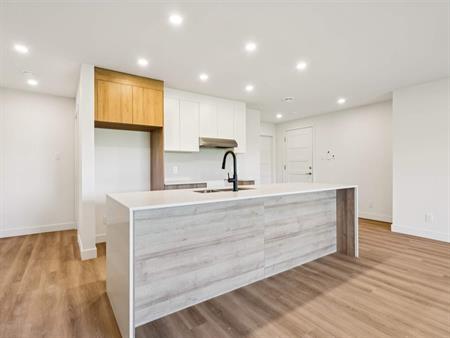 3 CH - 1 SDB - Huntingdon - $1,350 /mo