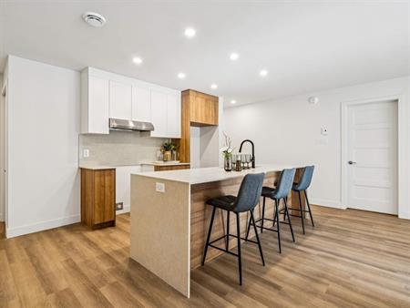 3 CH - 1 SDB - Huntingdon - $1,350 /mo