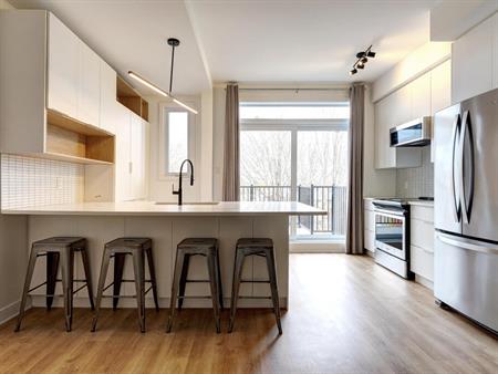 4 1/2 Rénové à Neuf Et Meublé à Montréal