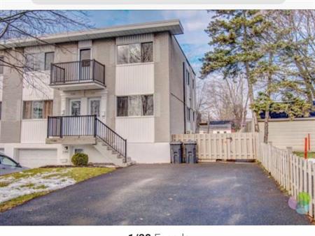 Grand 3 1/2 à louer Longueuil (s-s) pour 1er juillet