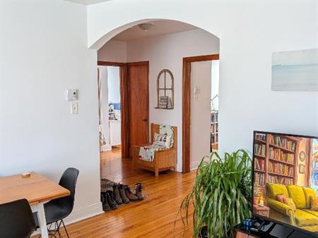 Grand 5 1/2, pour Juin/Juillet, duplex 2e étage, Villeray, Montréal