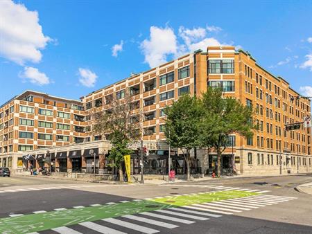 À LOUER- GRAND CONDO 4 ½ dans le VIEUX-PORT (Québec) /// FOR RENT – LARGE 4½ CONDO IN OLD PORT (Quebec City)