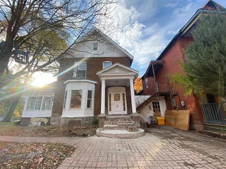 145 Rue Champlain (Hull) Magnifique 3 1/2 à Quelques Pas D'Ottawa
