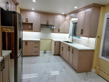 A spacious and sunny 5½ available now