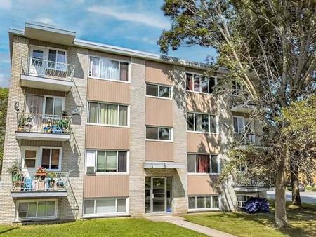 GRAND 4 ½|CHAUFFAGE-EAU CHAUDE