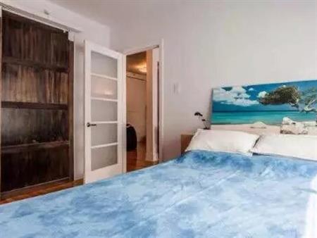 5&half 1000 Pc Open Concept Metro Monk