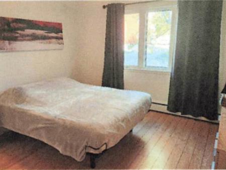 4 1/2 à louer - 1025$ chauffé, eau chaude, balcon et remise