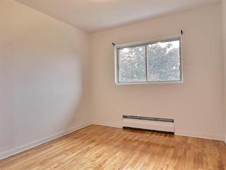 1 CH - 1 SDB - Montréal - $1,100 /mo