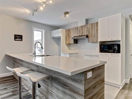 Grand 4 1/2 de 1250 pc condo locatif insonorisation supérieure