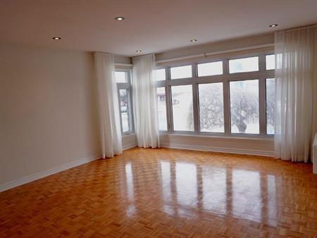 7 et demi (7 1/2) 3 Grandes Chambres et 2 salle de bains