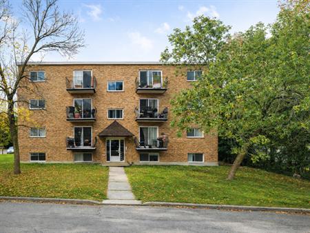 BEAU 3 1/2 | CHAUFFAGE – EAU CHAUDE INCL