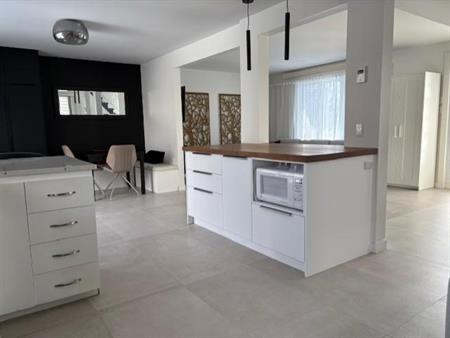 MAISON A ÉTAGES - DATE ARRIVÉE À DISCUTER