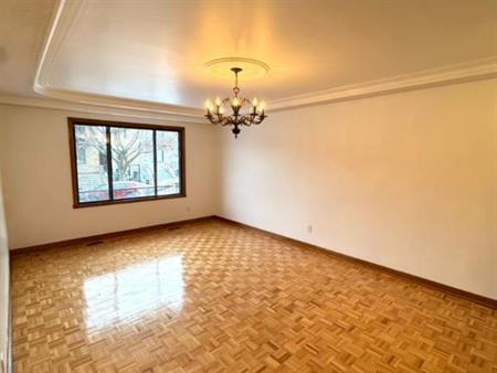 Spacious and refreshed 9 ½ apartment for rent in Ahunstic