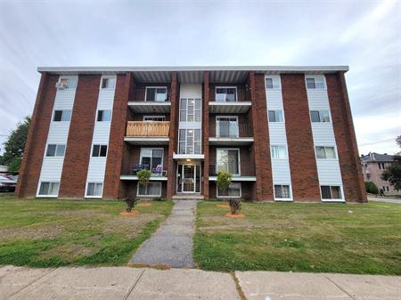 (Hull) Très Bel Appartement De Deux Chambres,