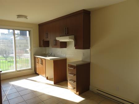 4 1/2 En Face De L'Hôpital Santa Cabrini