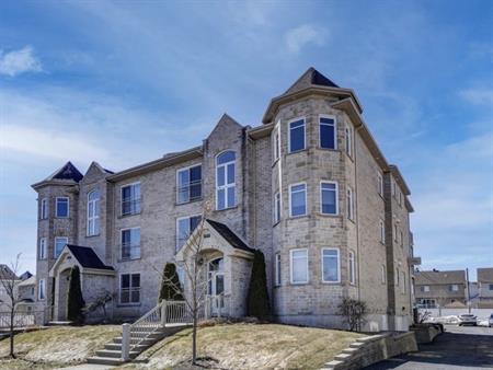 Grand 3 1/2 à Loué