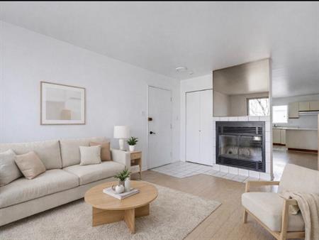 Beaux 4 1/2 à louer Repentigny, foyer, 1400 $, juillet