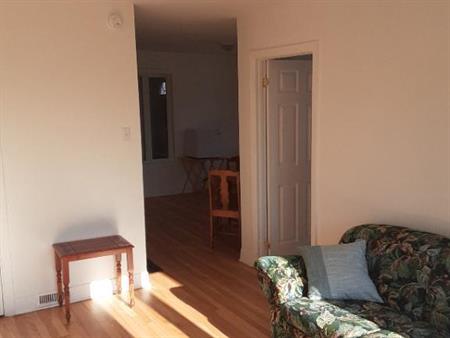 3 1/2 chauffé, à louer.