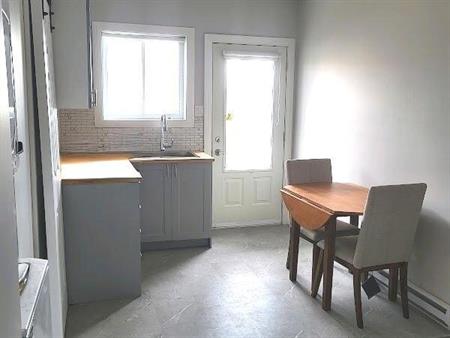 Immeuble - 894-896 Belvedere Sud - 595-603 Short 4½ Meublé Tout Inclus