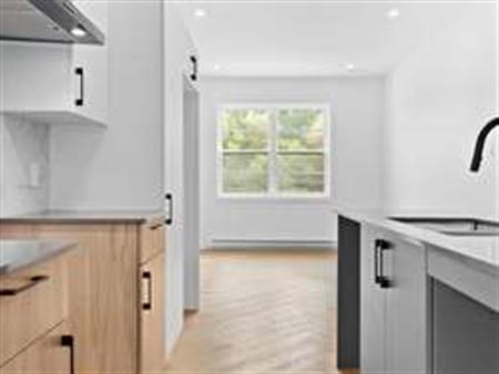 3 1/2 & 4 1/2 À LOUER